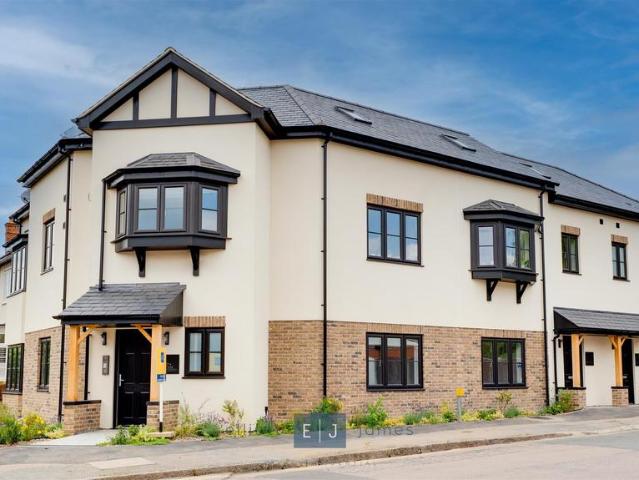 Flat for sale in Epping, Essex