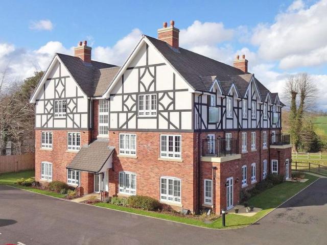 Flat for sale in Bromsgrove, Worcestershire