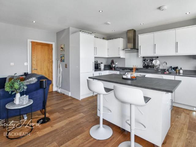 Flat for sale in Welling, Greater London
