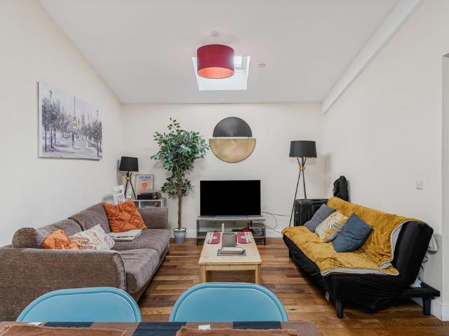 Flat for sale in Brixton, Greater London
