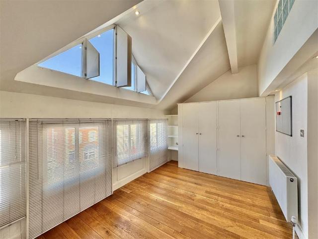 Flat for sale in Chesterton, Fossebridge