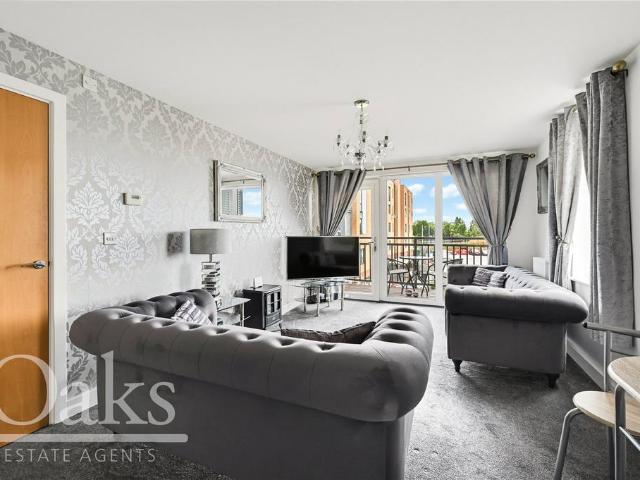Flat for sale in London Borough of Croydon, South Norwood