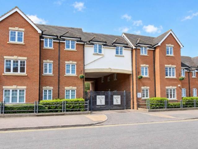 Flat for sale in Walton, Aylesbury