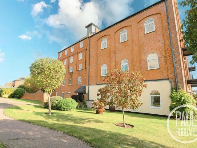 Flat for sale in Oulton Broad, East Suffolk