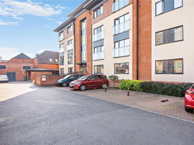 Flat for sale in Enborne, West Berkshire