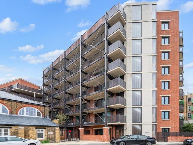 Flat for sale in Harlesden, Greater London
