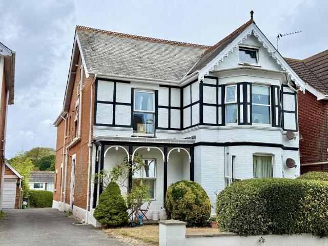 Flat for sale in Highcliffe