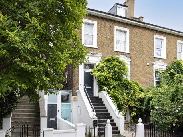 Flat for sale in Kentish Town, Greater London