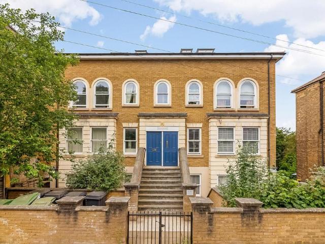 Flat for sale in West Norwood, Greater London