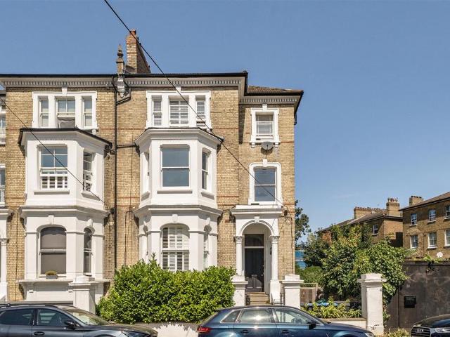 Flat for sale in Surbiton, Greater London