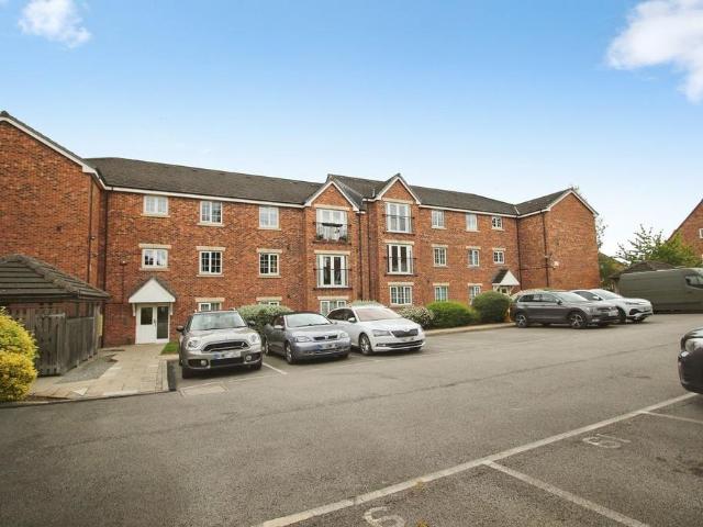 Flat for sale in Thorpe, West Yorkshire