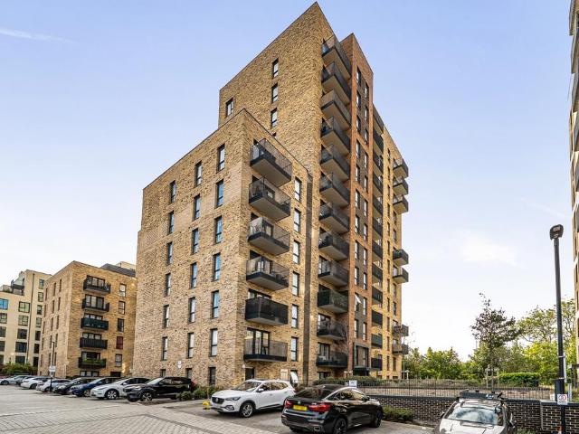 Flat for sale in Holywell Estate, Watford