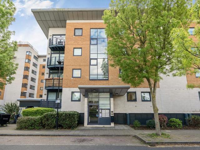 Flat for sale in North Woolwich, Greater London
