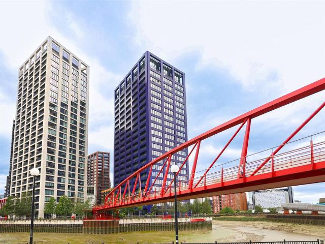 Flat for sale in London City Island, Blackwall