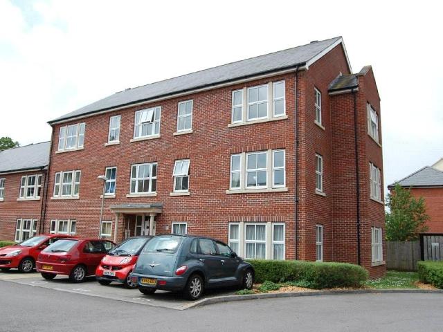 Flat for sale in Wotton, Gloucester