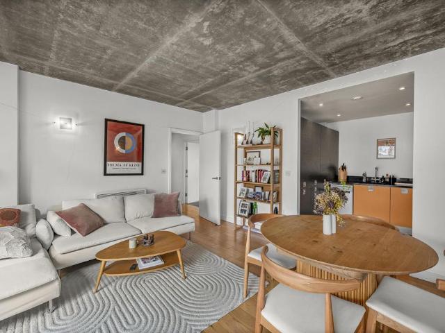 Flat for sale in Islington, Greater London