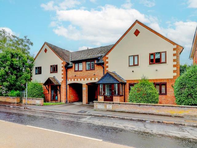 Flat for sale in Chepping Wycombe, Loudwater