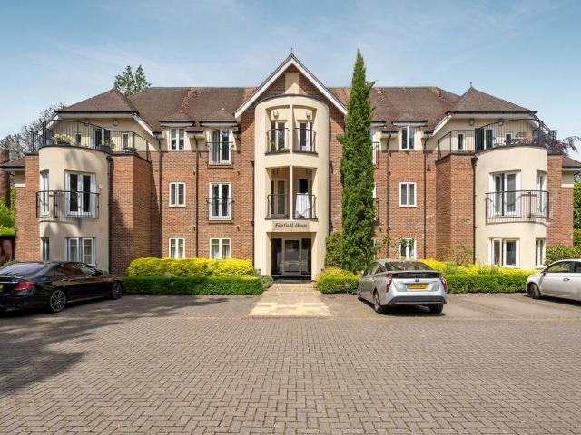 Flat for sale in Sunningdale