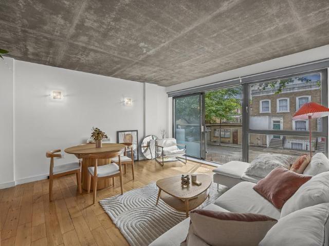 Flat for sale in Islington, Greater London