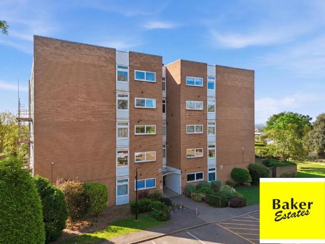 Flat for sale in Chigwell, Epping