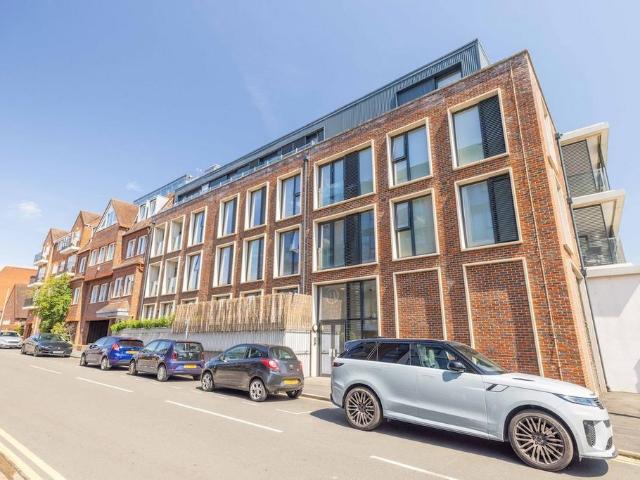 Flat for sale in Gerrards Cross, Denham