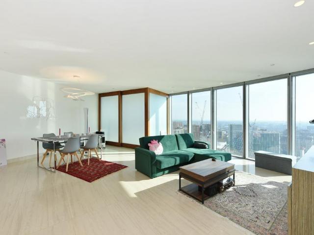 Flat for sale in Vauxhall, Greater London