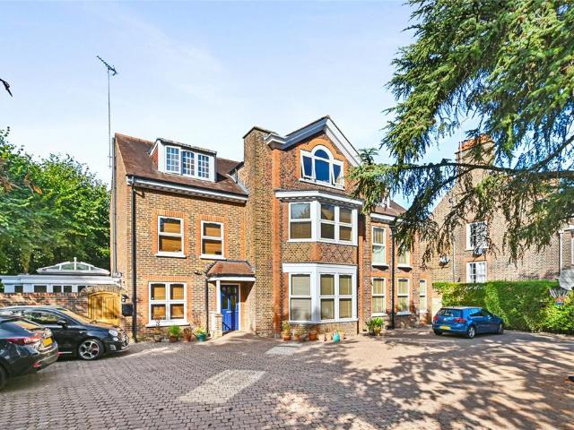 Flat for sale in London Borough of Ealing, Perivale