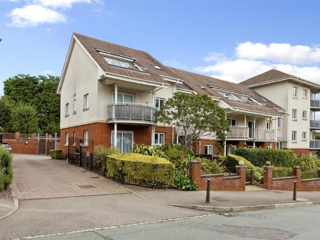Flat for sale in Penn Bottom, Buckinghamshire