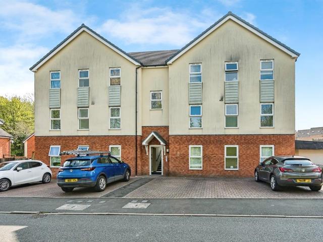 Flat for sale in Woodsetton, Coseley