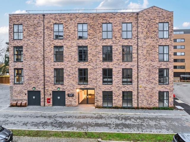 Flat for sale in Compton Acres, Barton In Fabis