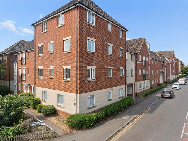 Flat for sale in Little Heath, Greater London