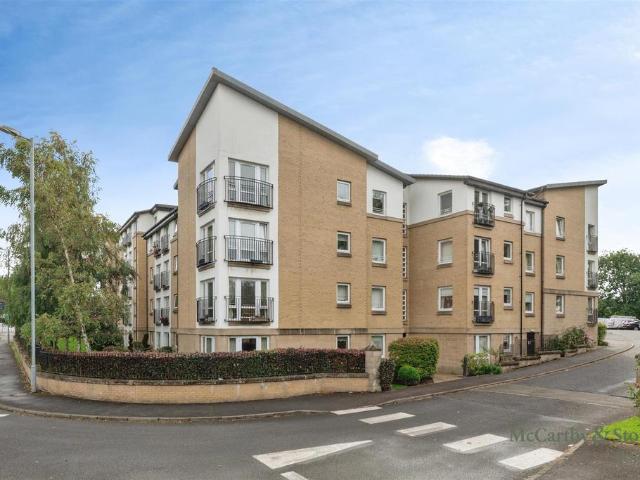 Flat for sale in Orchard Park, Giffnock