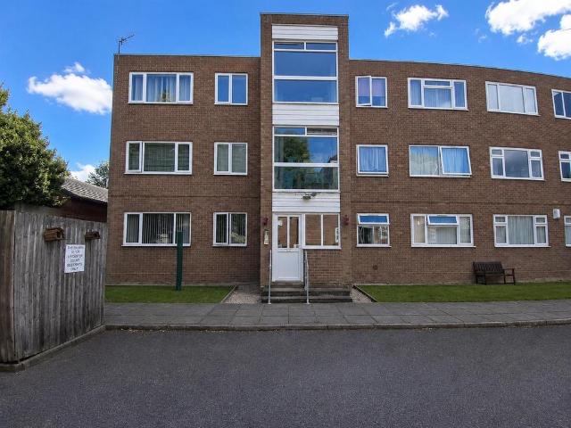 Flat for sale in Camp Hill, Warwickshire