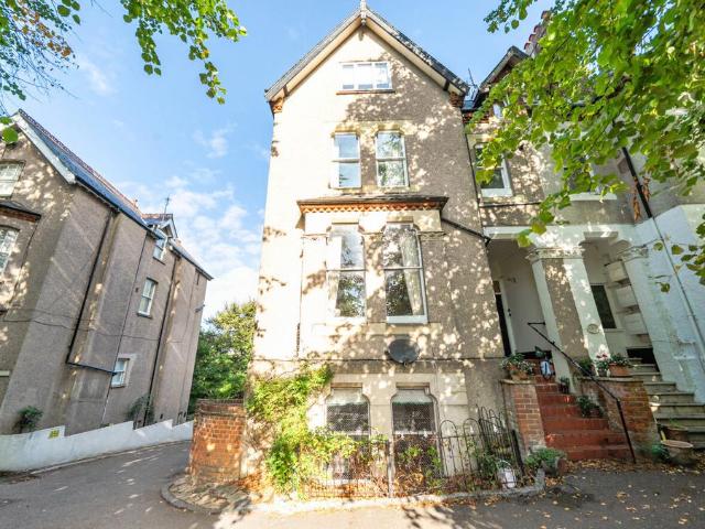 Flat for sale in Hawkwood, Greater London