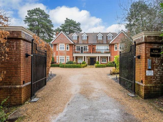 Flat for sale in Red Hill, Surrey