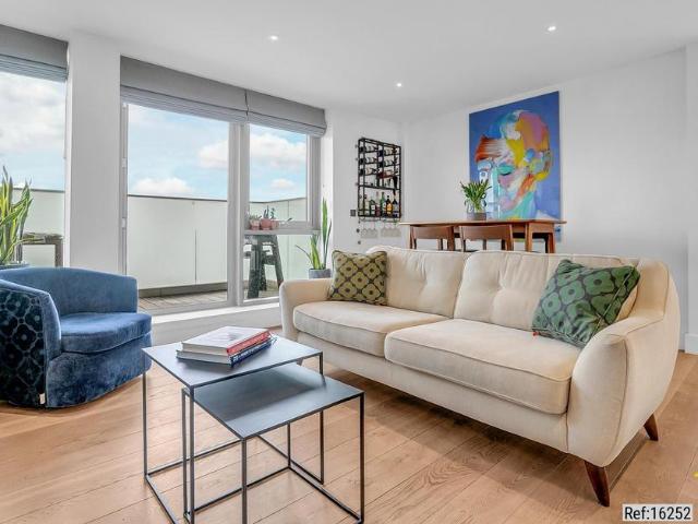 Flat for sale in Southfields, Greater London