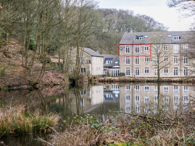 Flat for sale in Holme Valley, West Yorkshire