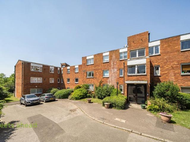 Flat for sale in London Borough of Croydon, Upper Norwood