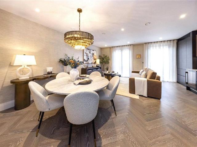 Flat for sale in Paddington, Greater London