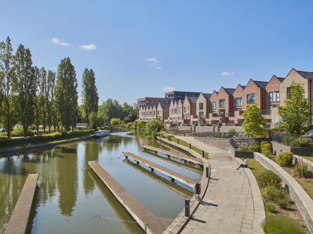 Flat for sale in Milton Keynes