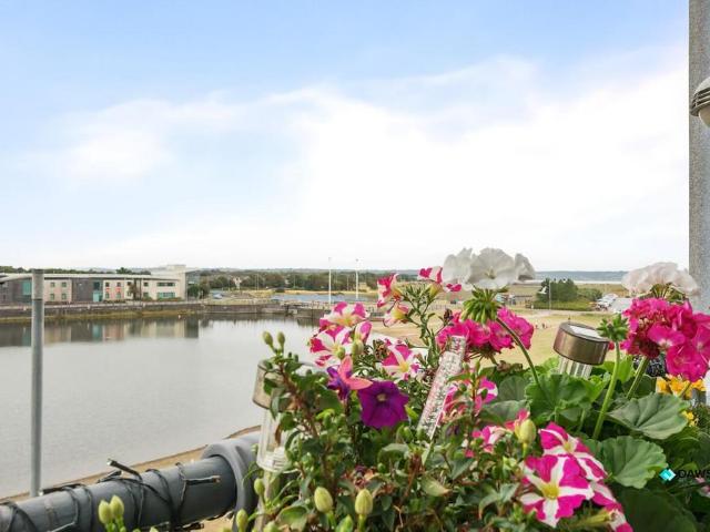 Flat for sale in Seaside, Llanelli