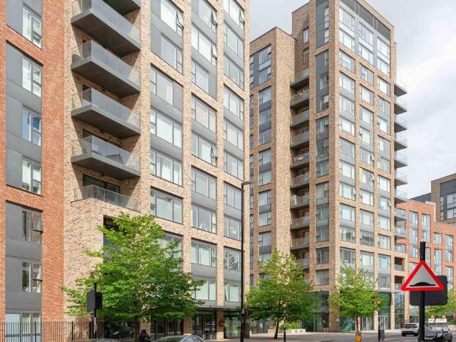 Flat for sale in London Borough of Croydon, Selhurst