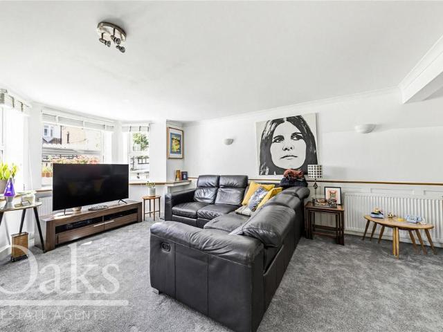 Flat for sale in London Borough of Croydon, South Norwood