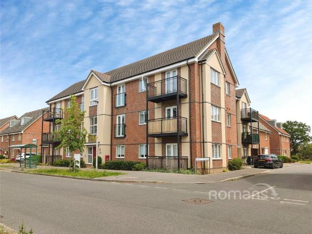 Flat for sale in Shinfield, Spencers Wood