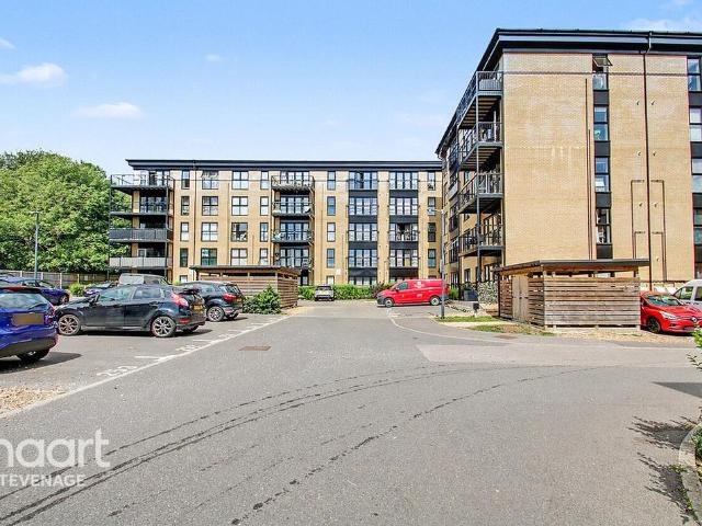 Flat for sale in Pin Green Industrial Area, Shephall