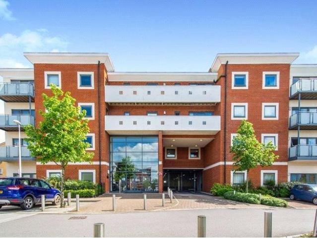 Flat for sale in Kennet Island, Reading