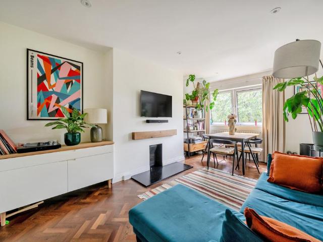 Flat for sale in Tulse Hill, Greater London
