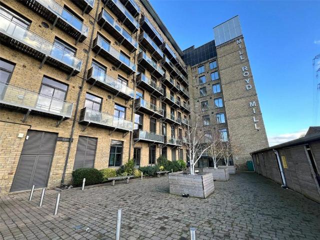 Flat for sale in Brighouse, West Yorkshire