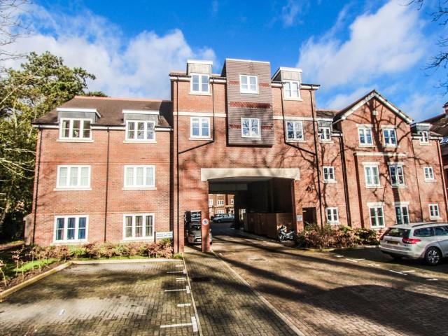Flat for sale in North Watford