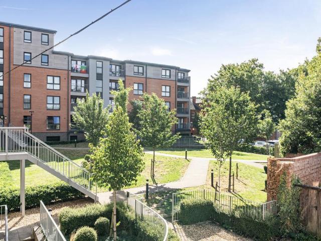 Flat for sale in Reading